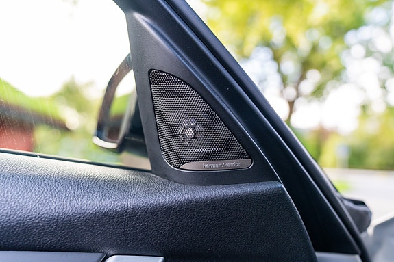BMW 320i 29 of 30