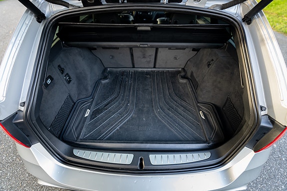 BMW 320i 16 of 30