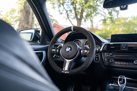BMW 320i 19 of 30