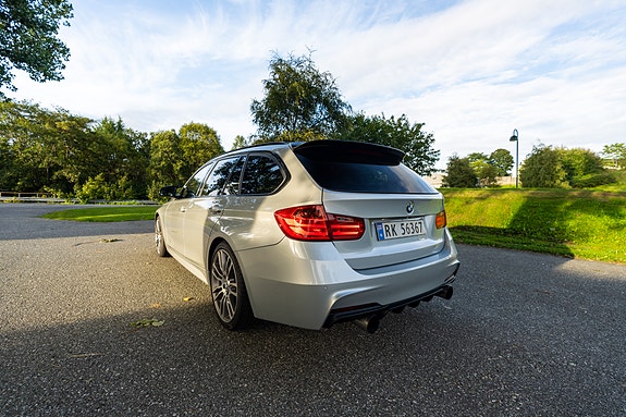 BMW 320i 11 of 30