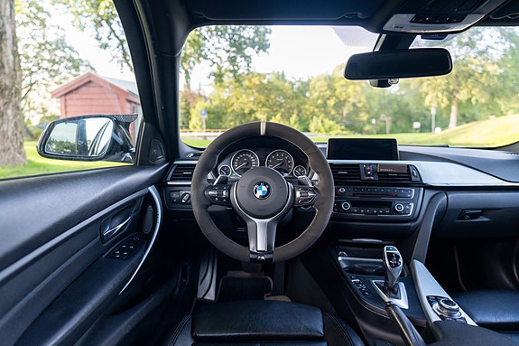 BMW 320i 18 of 30