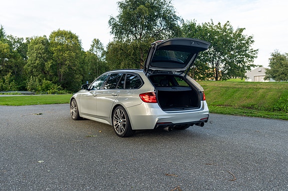 BMW 320i 10 of 30