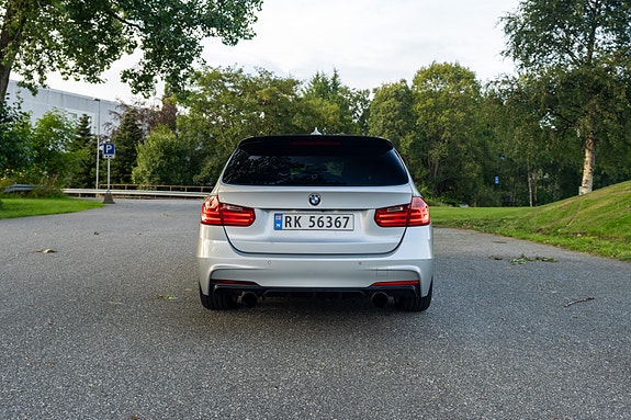BMW 320i 6 of 30