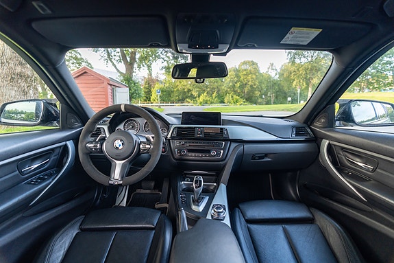 BMW 320i 20 of 30