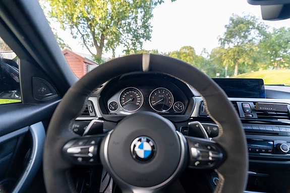 BMW 320i 23 of 30