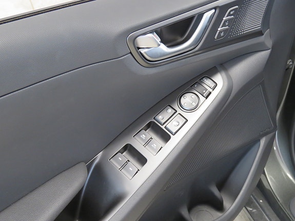 Hyundai IONIQ 11 of 25