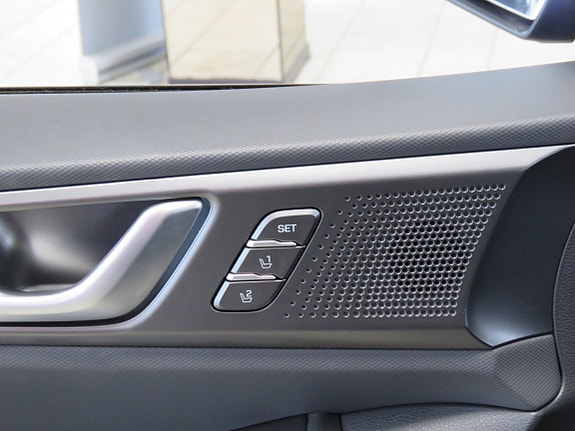 Hyundai IONIQ 12 of 25