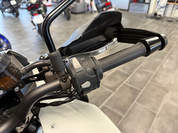 Kawasaki Versys 1100 SE Grand Tourer DEMO 12 of 16