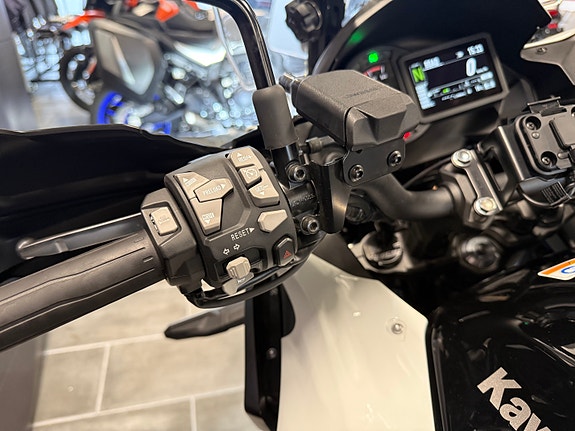 Kawasaki Versys 1100 SE Grand Tourer DEMO 11 of 16
