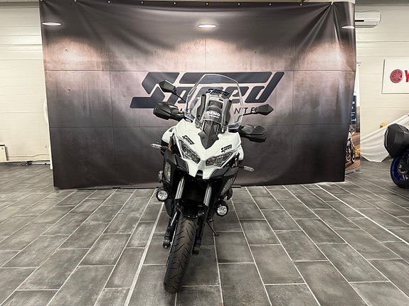 Kawasaki Versys 1100 SE Grand Tourer DEMO 2 of 16
