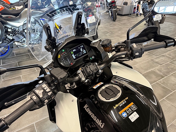 Kawasaki Versys 1100 SE Grand Tourer DEMO 9 of 16