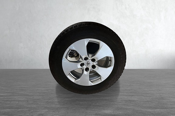 Lettmetallfelger i moderne design som fremhever SUV-ens stil.