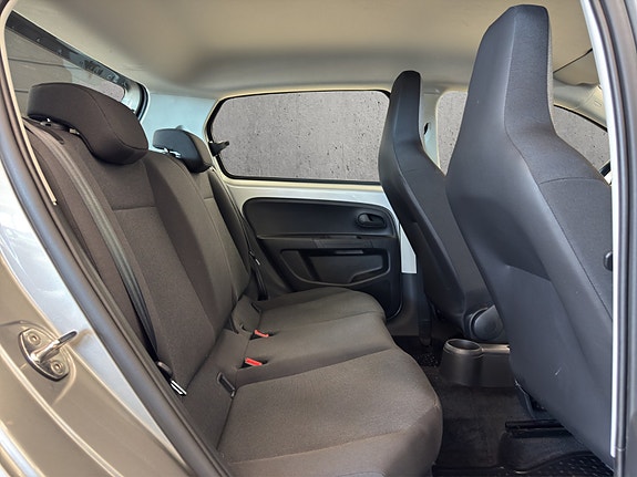 Volkswagen UP! 11 of 19