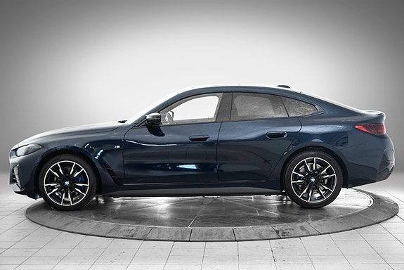BMW i4 2 of 26