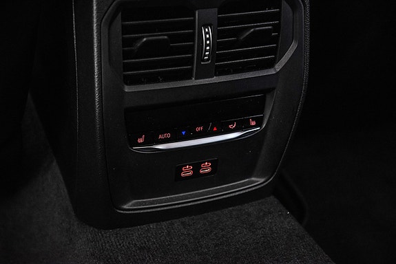 BMW i4 23 of 26