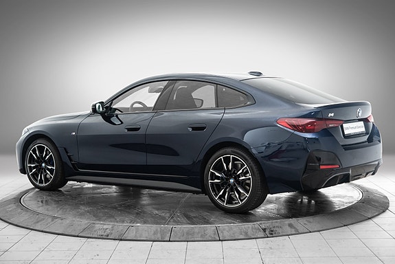 BMW i4 3 of 26