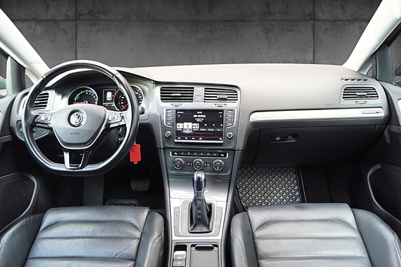 Volkswagen e-Golf VII 8 of 30