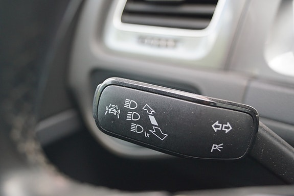 Volkswagen e-Golf VII 21 of 30