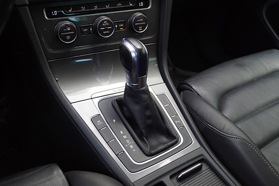 Volkswagen e-Golf VII 24 of 30