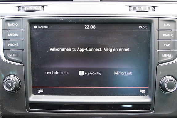 Volkswagen e-Golf VII 27 of 30