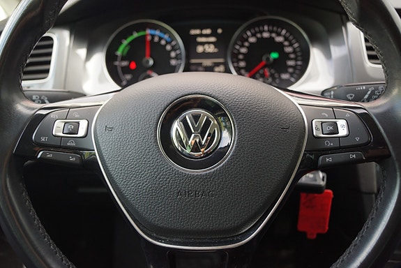 Volkswagen e-Golf VII 17 of 30