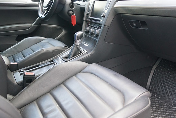 Volkswagen e-Golf VII 12 of 30