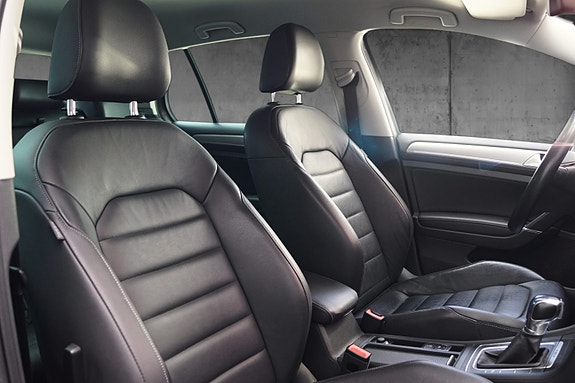 Volkswagen e-Golf VII 11 of 30