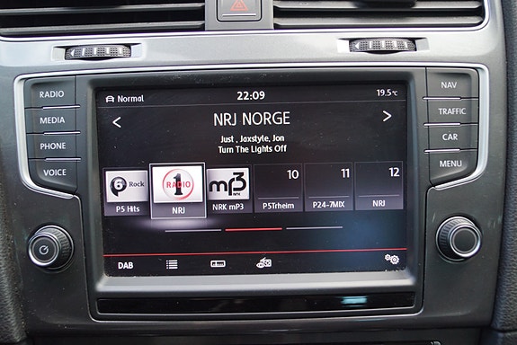 Volkswagen e-Golf VII 30 of 30