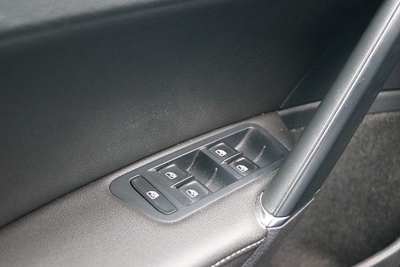 Volkswagen e-Golf VII 23 of 30