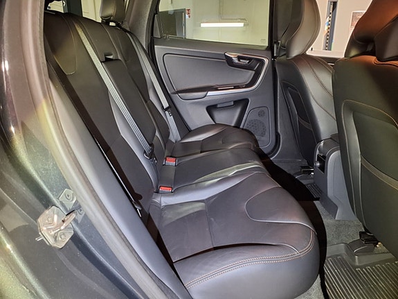Volvo XC60 16 of 23