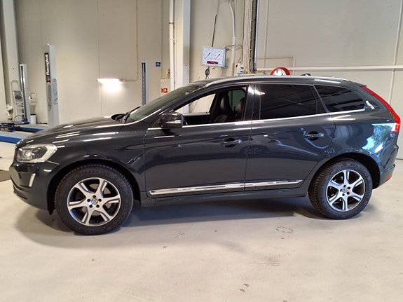 Volvo XC60 3 of 23
