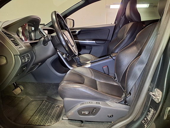 Volvo XC60 11 of 23