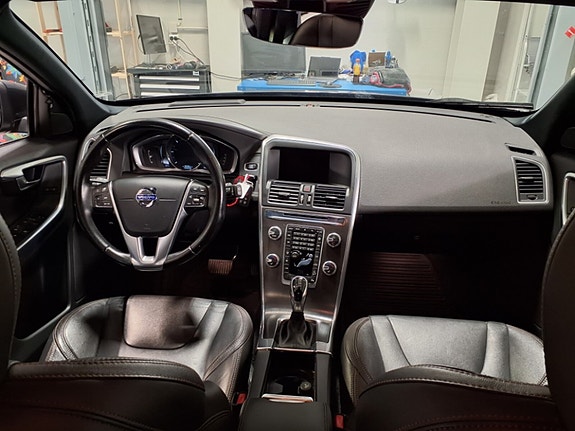 Volvo XC60 14 of 23