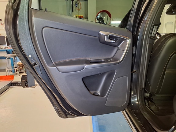 Volvo XC60 15 of 23