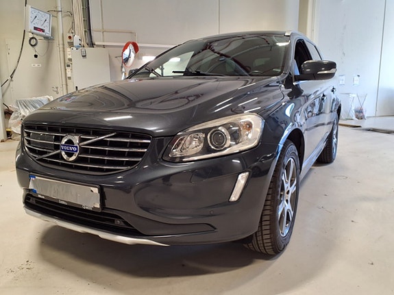 Volvo XC60 2 of 23