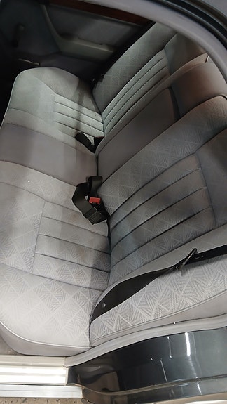 Mercedes-Benz E220 3 of 8