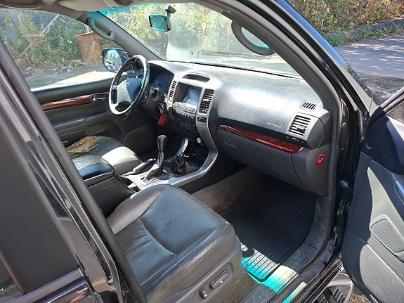 Toyota Land Cruiser 7 of 12