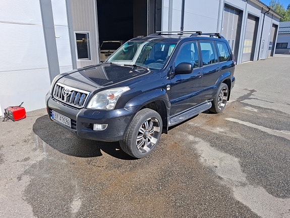 Toyota Land Cruiser 2 of 12