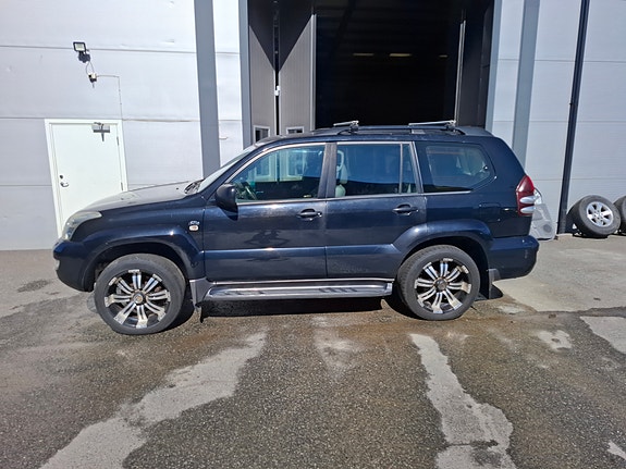 Toyota Land Cruiser 3 of 12