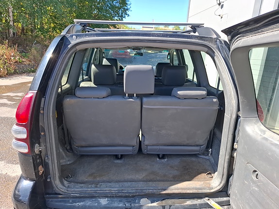 Toyota Land Cruiser 9 of 12