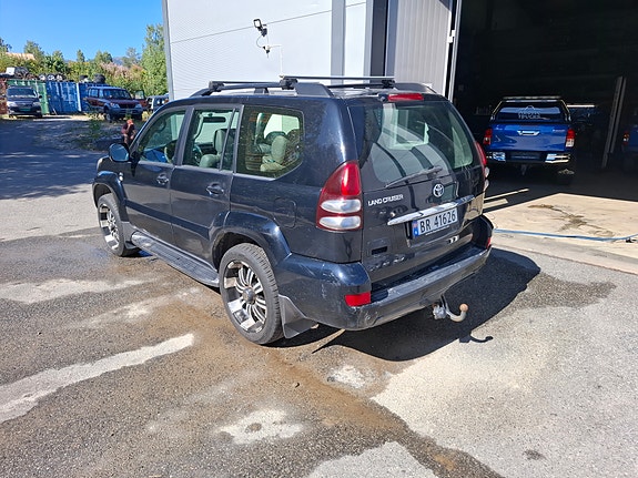 Toyota Land Cruiser 4 of 12