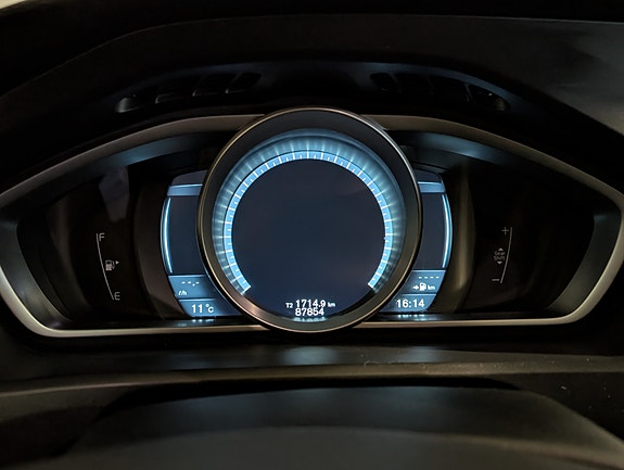 Volvo V40 12 of 19