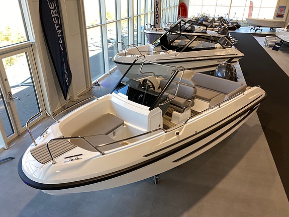 Yamarin 59 Side Console