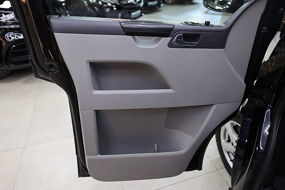 Volkswagen Caravelle 24 of 30