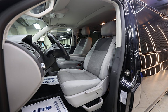 Volkswagen Caravelle 28 of 30