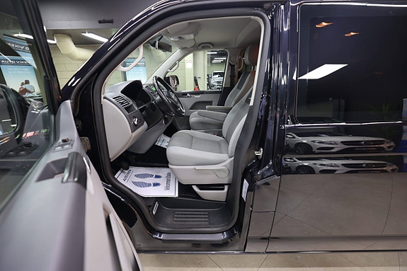 Volkswagen Caravelle 26 of 30