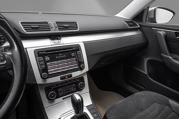 Volkswagen Passat 11 of 24
