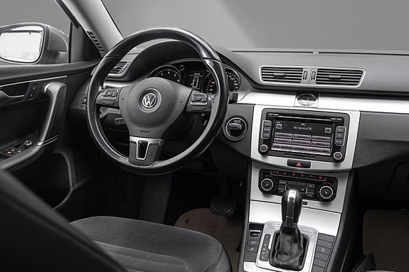 Volkswagen Passat 21 of 24