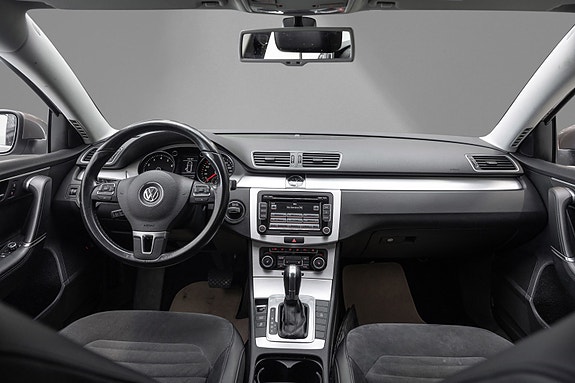 Volkswagen Passat 16 of 24