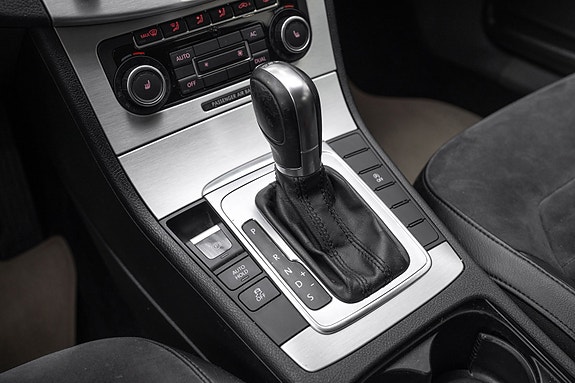 Volkswagen Passat 12 of 24